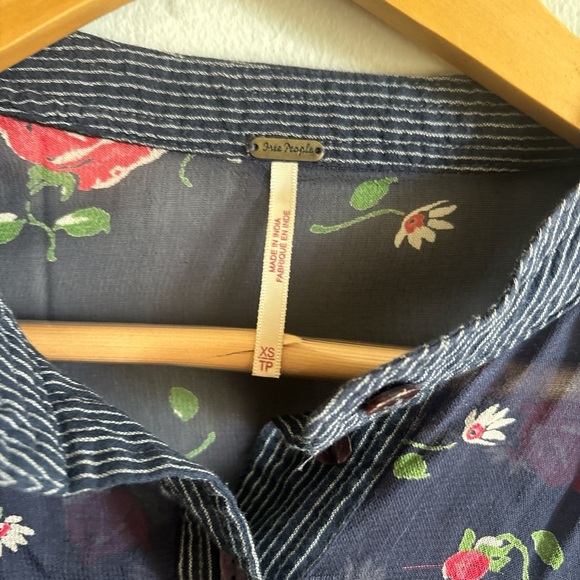 Free people Navy blue western button-up floral blouse size XS - Picture 6 of 7